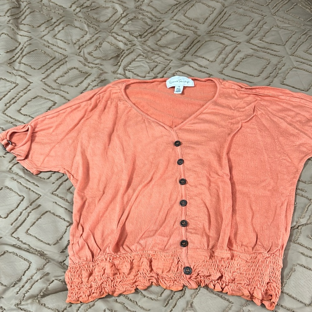 Short sleeve women’s top